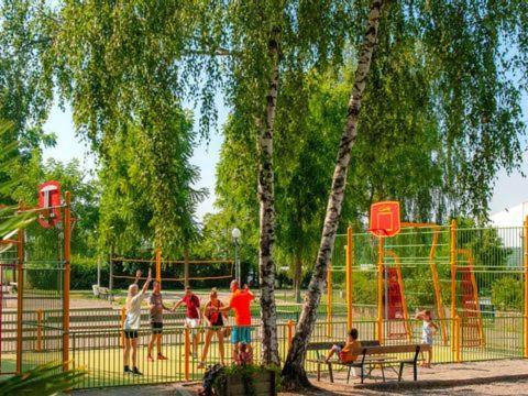 Anne Marie Vous Accueilles Dans Son Logement Familiale Pour 6 Personnes 3 Chambres Confortable Proche D Europa Park A Boofzheim Dans Camping 3 Etoiles מראה חיצוני תמונה